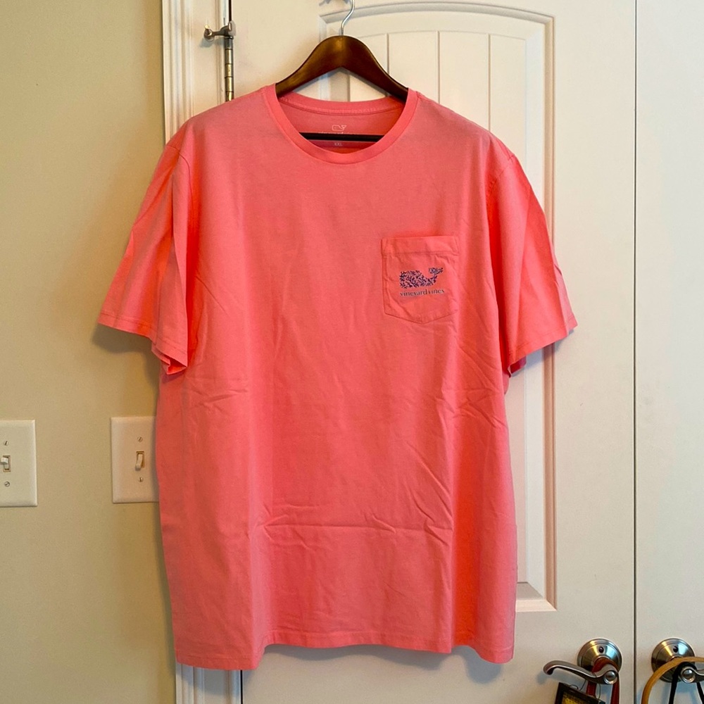 Vineyard vines. Men Size:Xxl. Coral whale tee shirt. New. With tags detached.